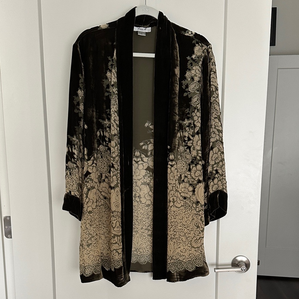Elegant Floral Velvet Jacket